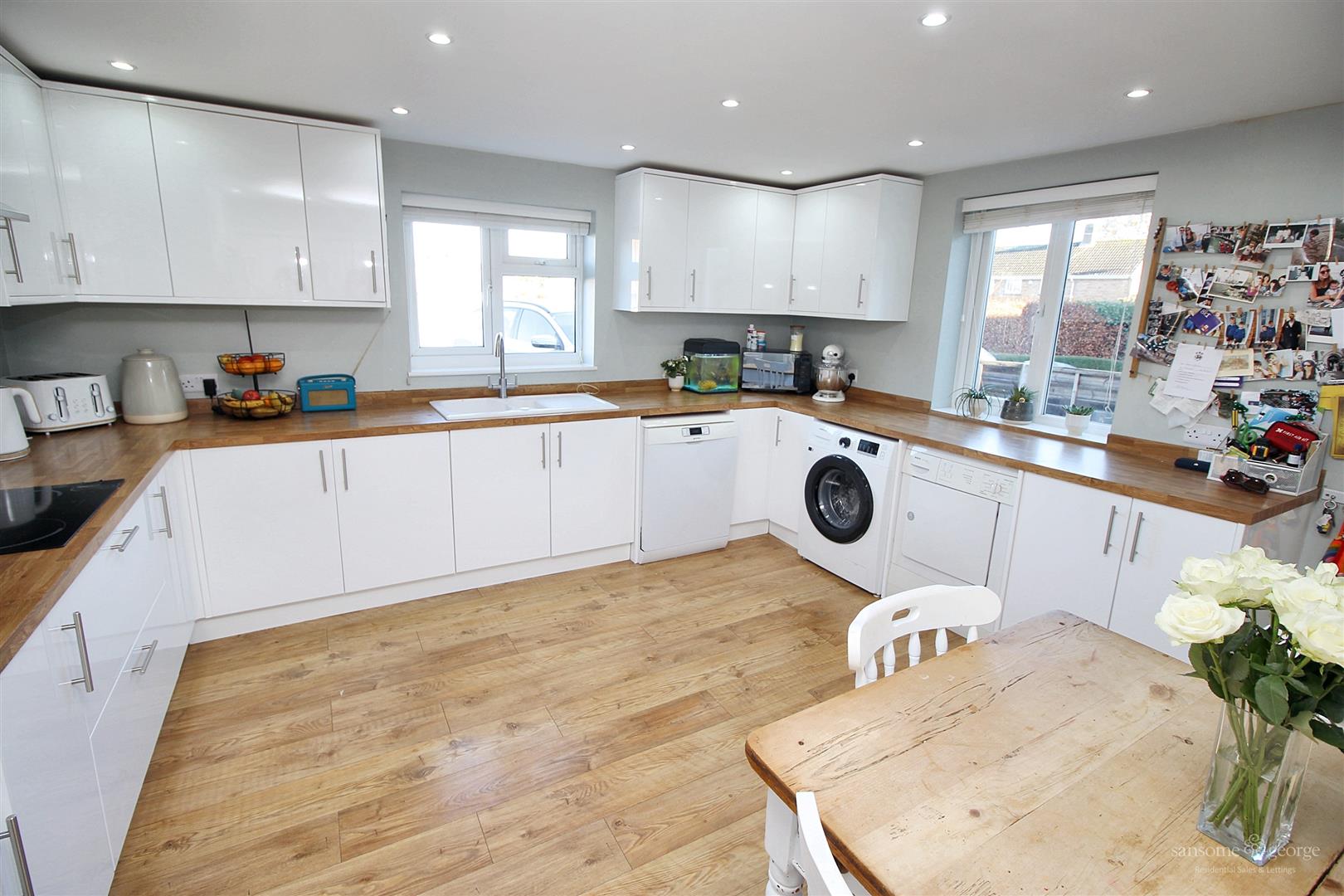 3 bed property in Langley Hill Close, Reading